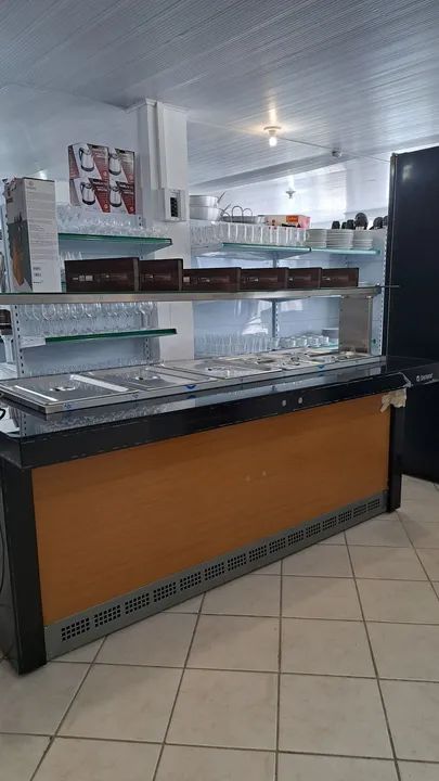 A. Buffet térmico 10 cubas Gelopar completo com as gns e tampas 