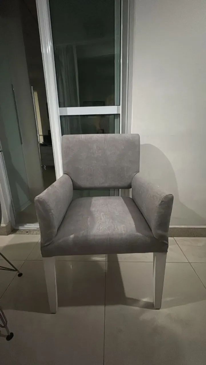 4 cadeiras e 1 poltrona recém reformados com tecido impermeável e enchimento.  - Foto 2