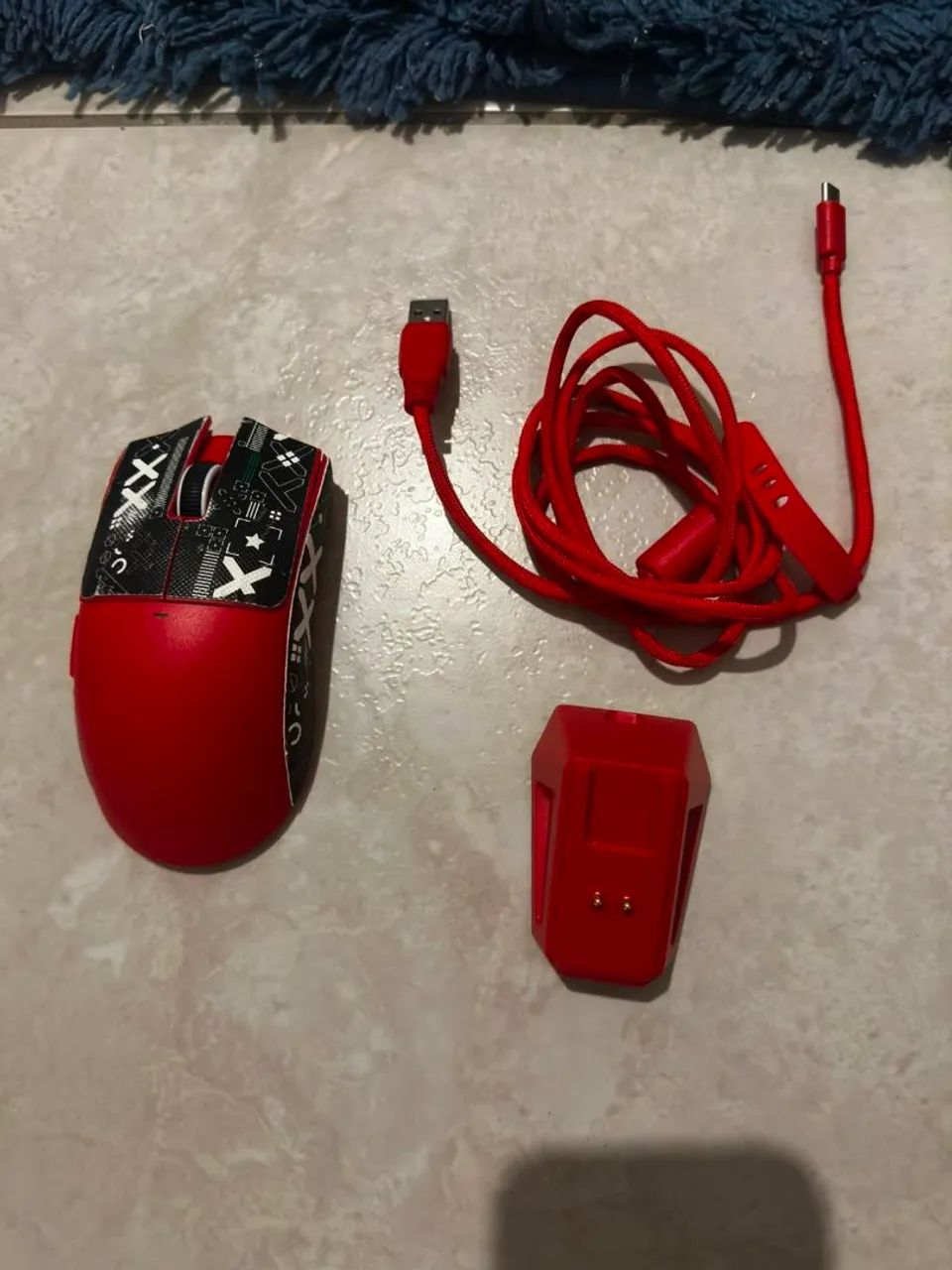 Mouse sem fio com base carregadora