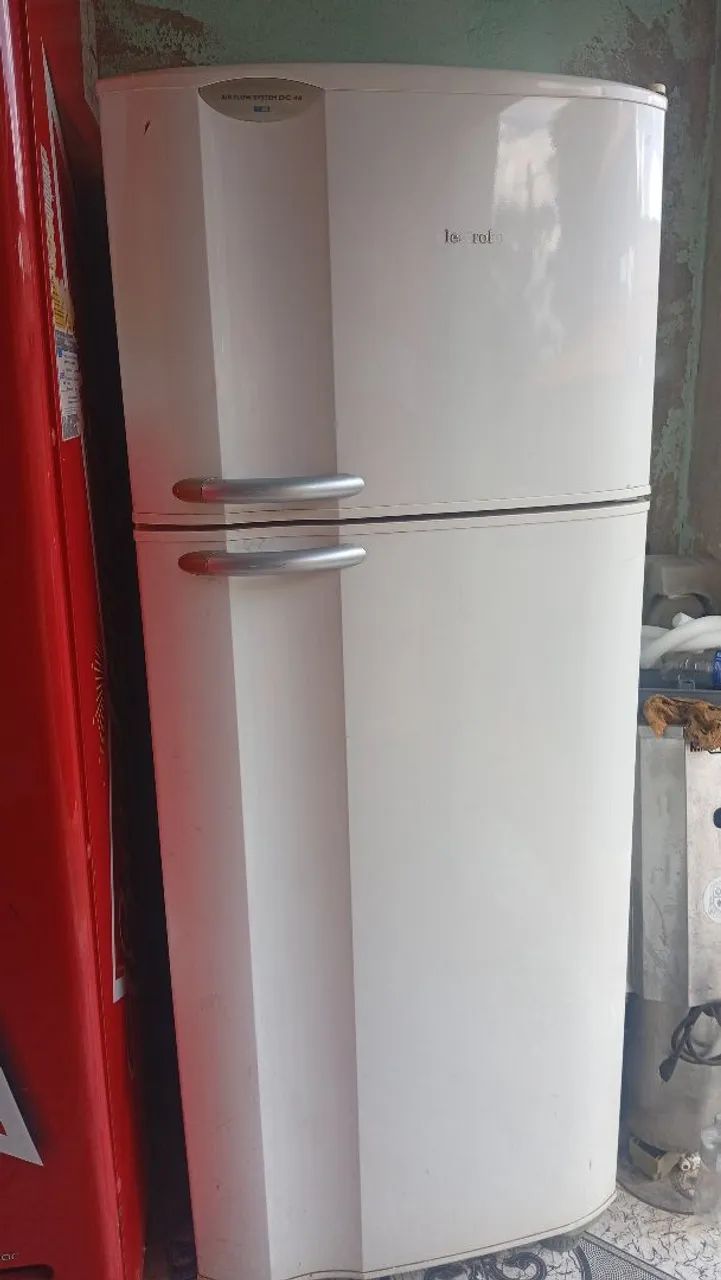 Vendo essa geladeira funcionando perfeitamente  - Foto 2