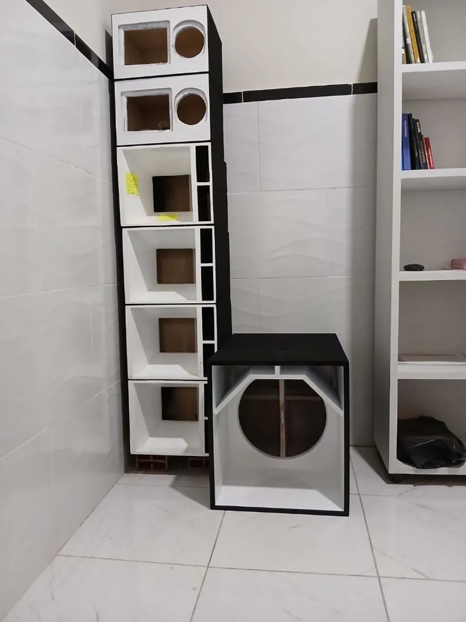 Caixotes De som interno 
