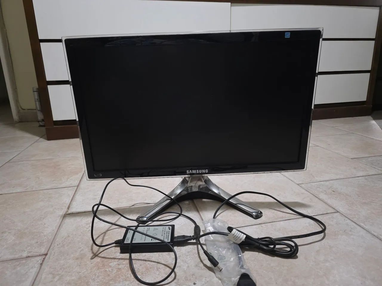 Monitor Samsung modelo SyncMaster BX2250 usado - Foto 5
