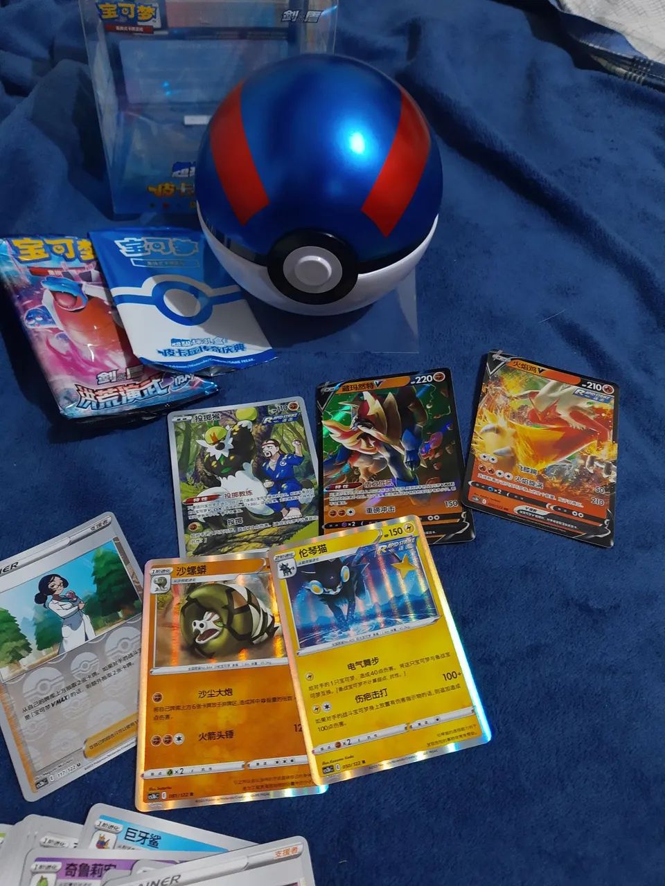 Lote com cartas pokémon chinesas + pokébola  - Foto 2