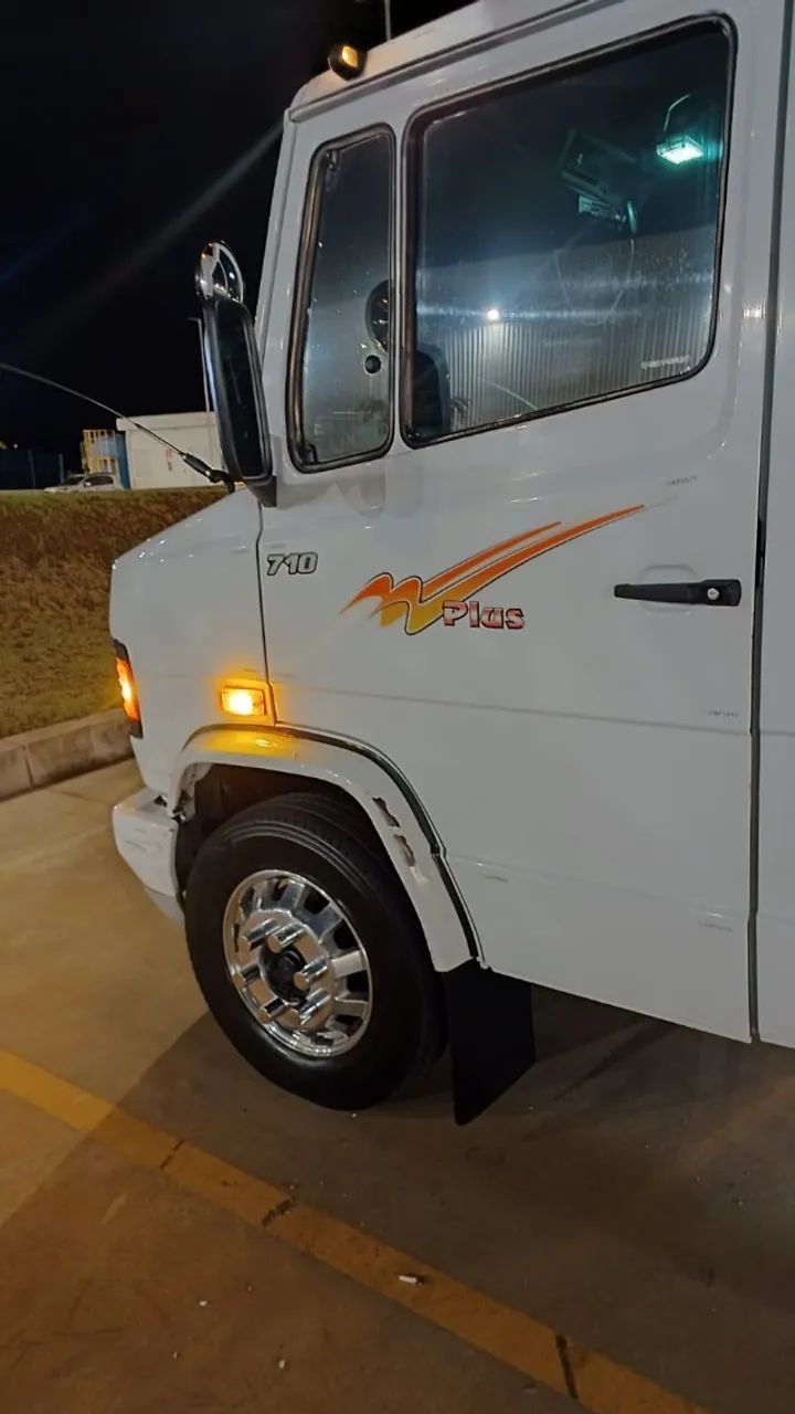 MB 710 plus 2008 baú  - Foto 3