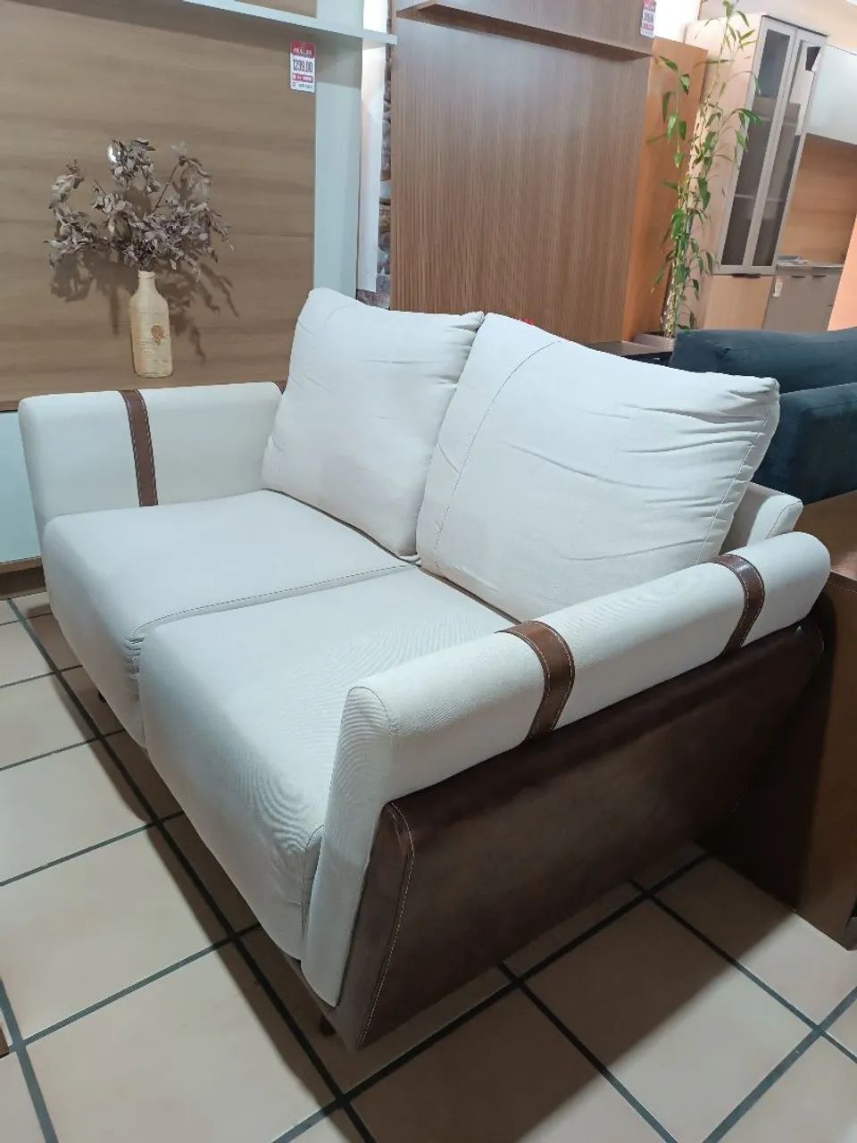 Sofá Dois Lugares com Pé Palito - Foto 4