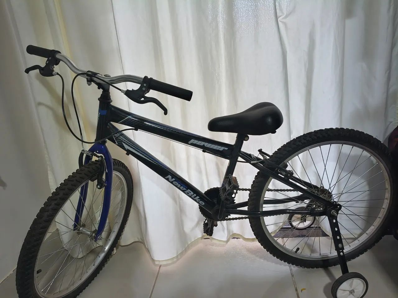 Vendo essa bicicleta nova aro 24 com rodinhas  - Foto 5