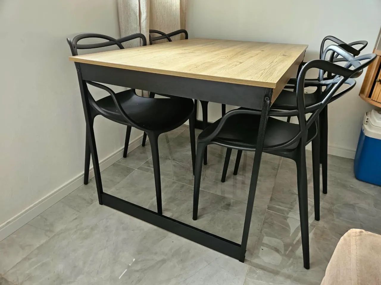 Vendo mesa 4 cadeiras - Foto 3