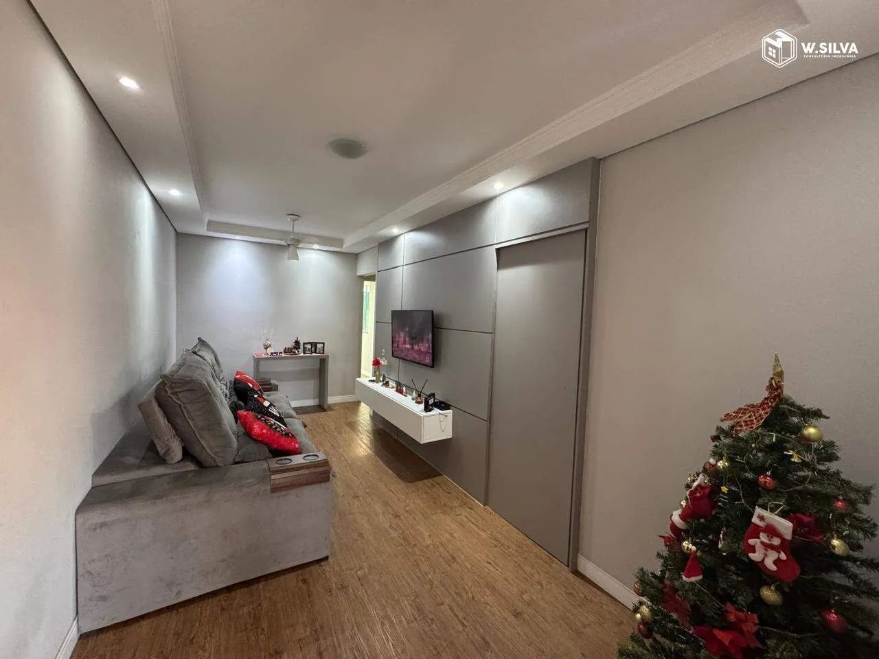 Linda casa com 3 dormitórios, sendo 1 suíte, e 3 vagas de garagem cobertas. - Foto 3