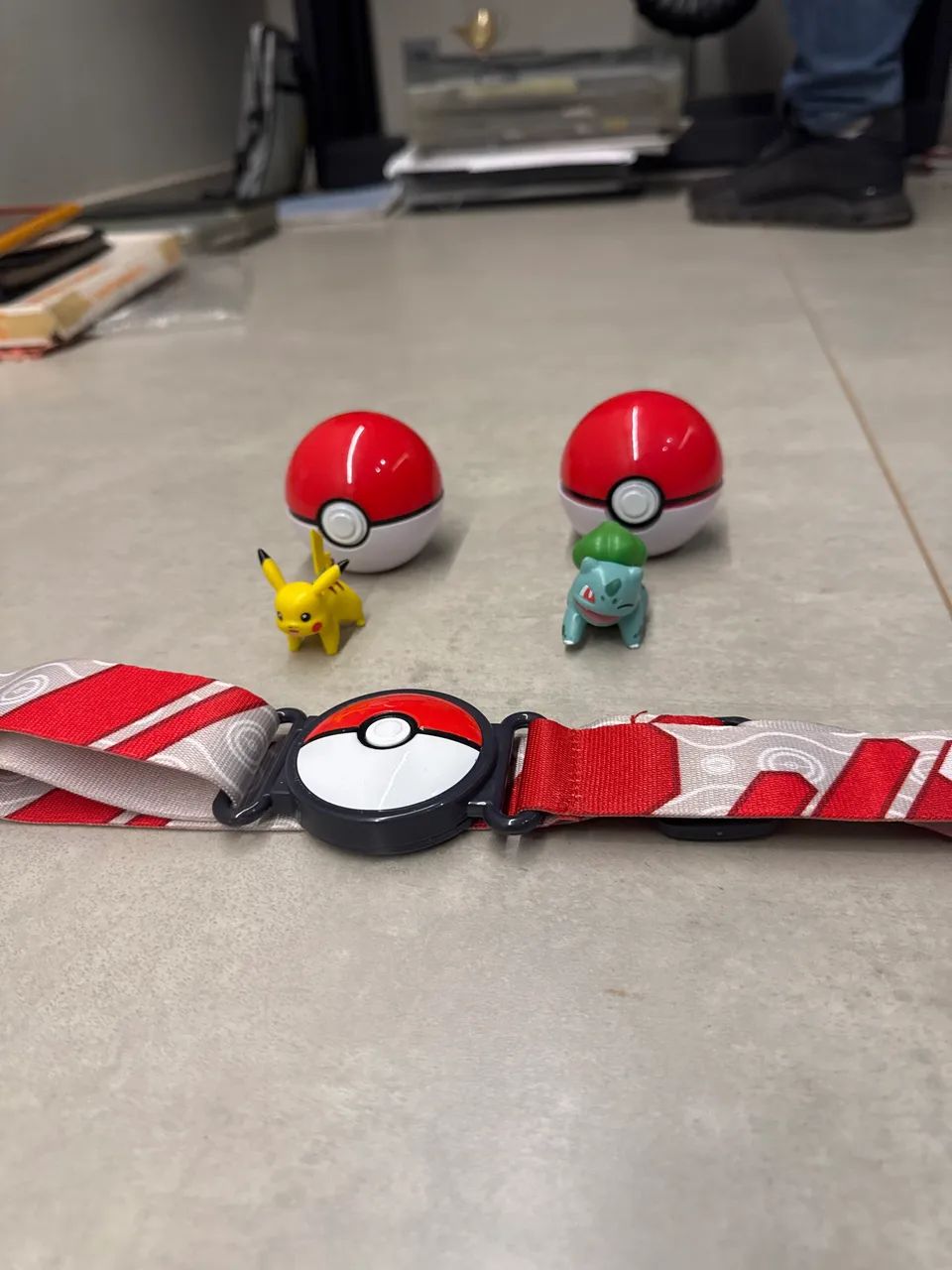 Miniatura de  pokemon com cinto e 2 pokebolas - Foto 2