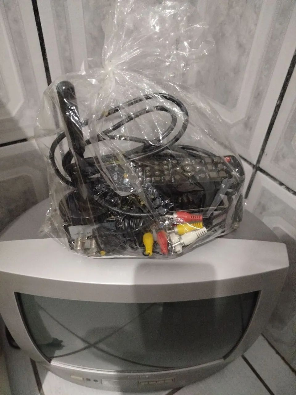 TV 14" com conversor e antena  - Foto 2