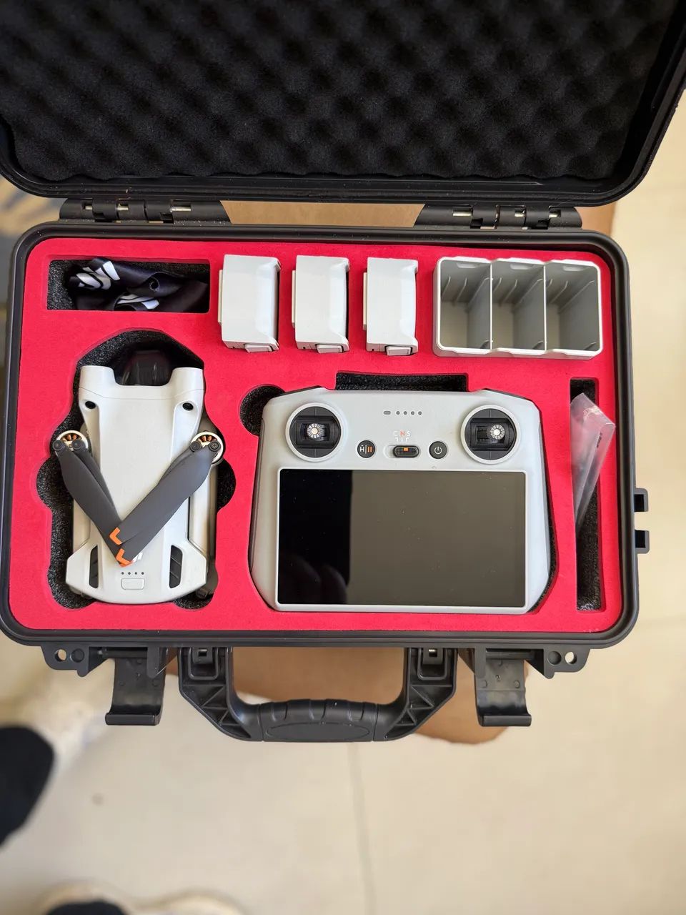 DJI Mini 3 Pro Fly More Combo + Controle DJI RC (com Tela) - Estado de Novo