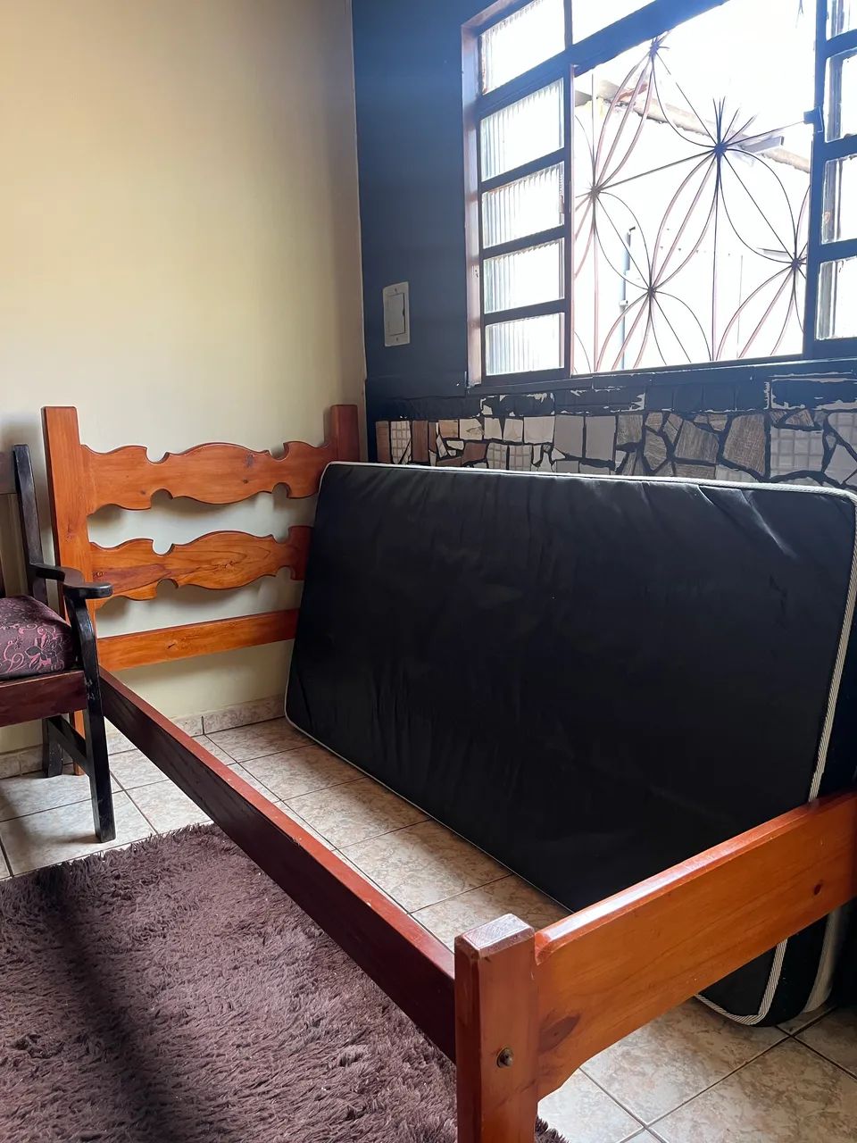 Vende-se cama de solteiro com colchão  - Foto 3