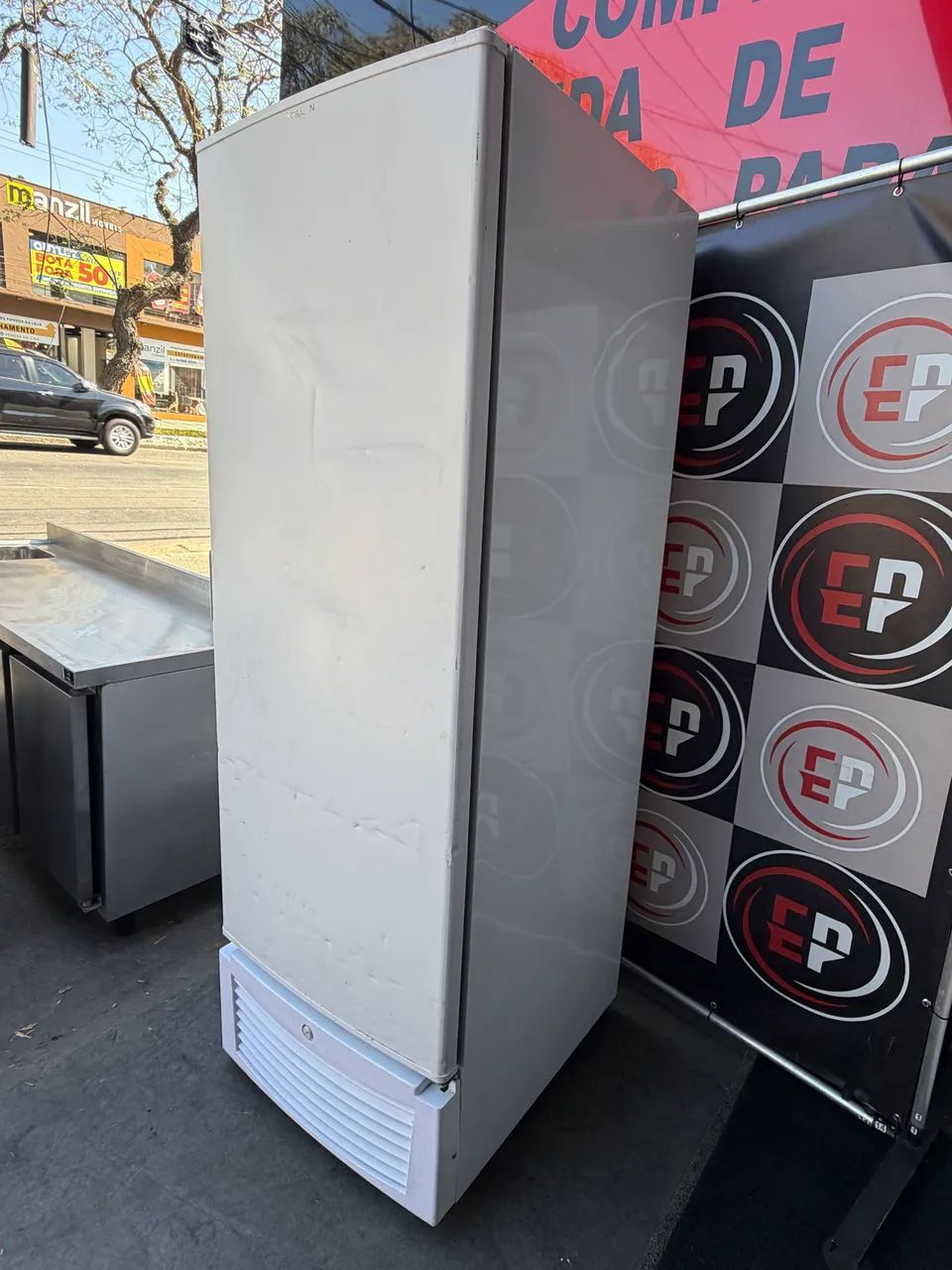 VENDO UM FREEZER VERTICAL FRICON TRIPLA FUNÇÃO 