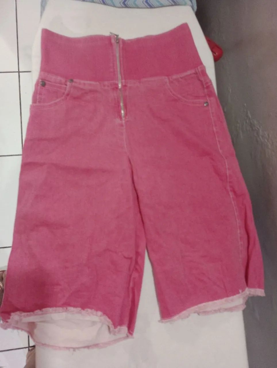 Bermuda modeladora rosa Denin