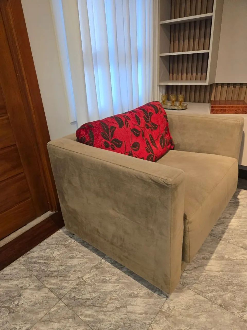 Poltrona confortável em veludo - Foto 2