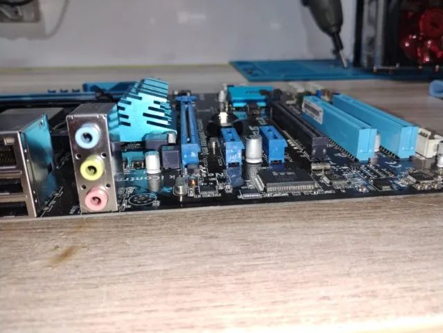 Placa-mãe Asus M5a97 Le R2.0 Am3+ Ddr3 Amd 970 Usada - Foto 2