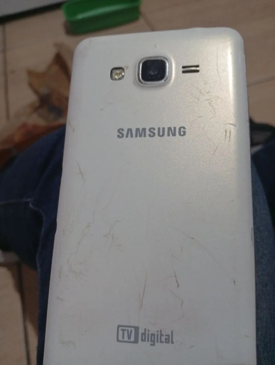 Vende-se um celular funciona tudo r$ 80