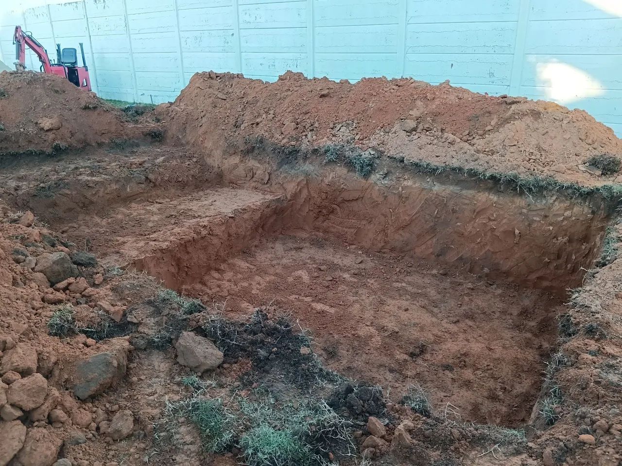 Escavações Baldrames Piscinas e Valetas em Geral - Foto 4
