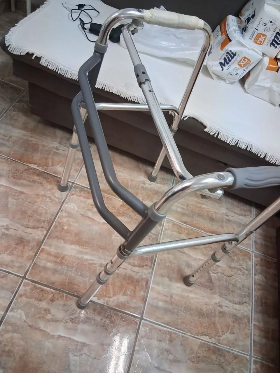 Andador Leve Articulado 3 Barras Até 150kg - Foto 2