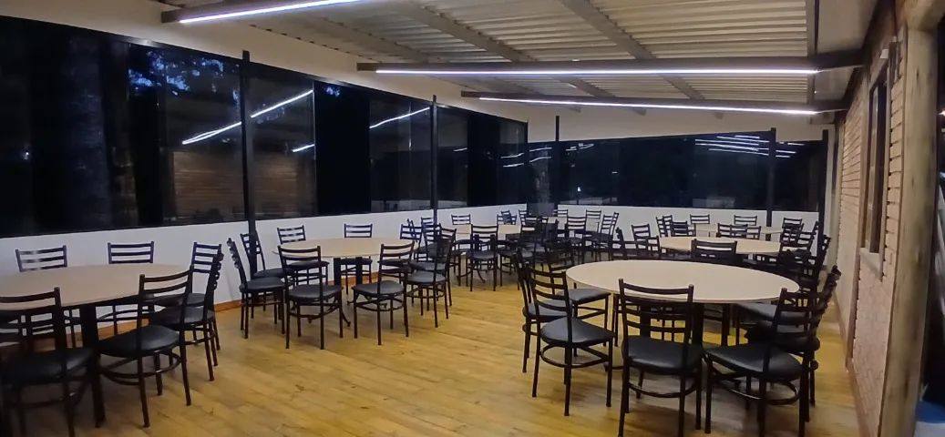 Cadeiras e mesas em Curitiba 