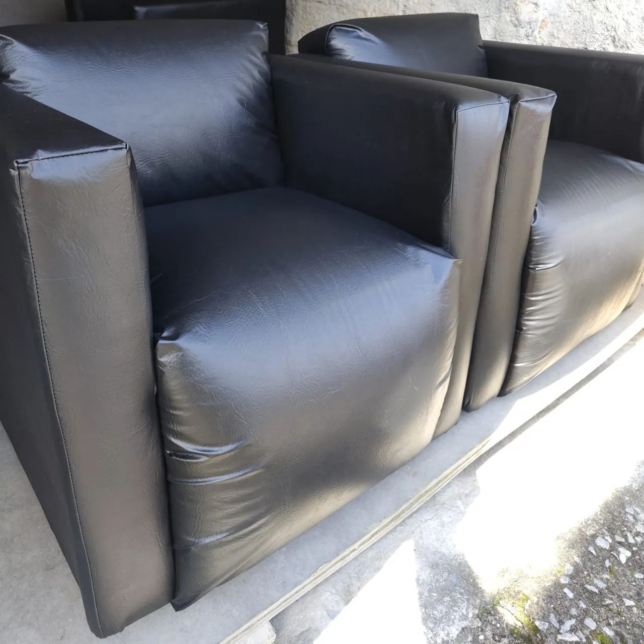 POLTRONA MODERNA LISA CONFORTÁVEL ESTRUTURA REFORÇADA  - Foto 3