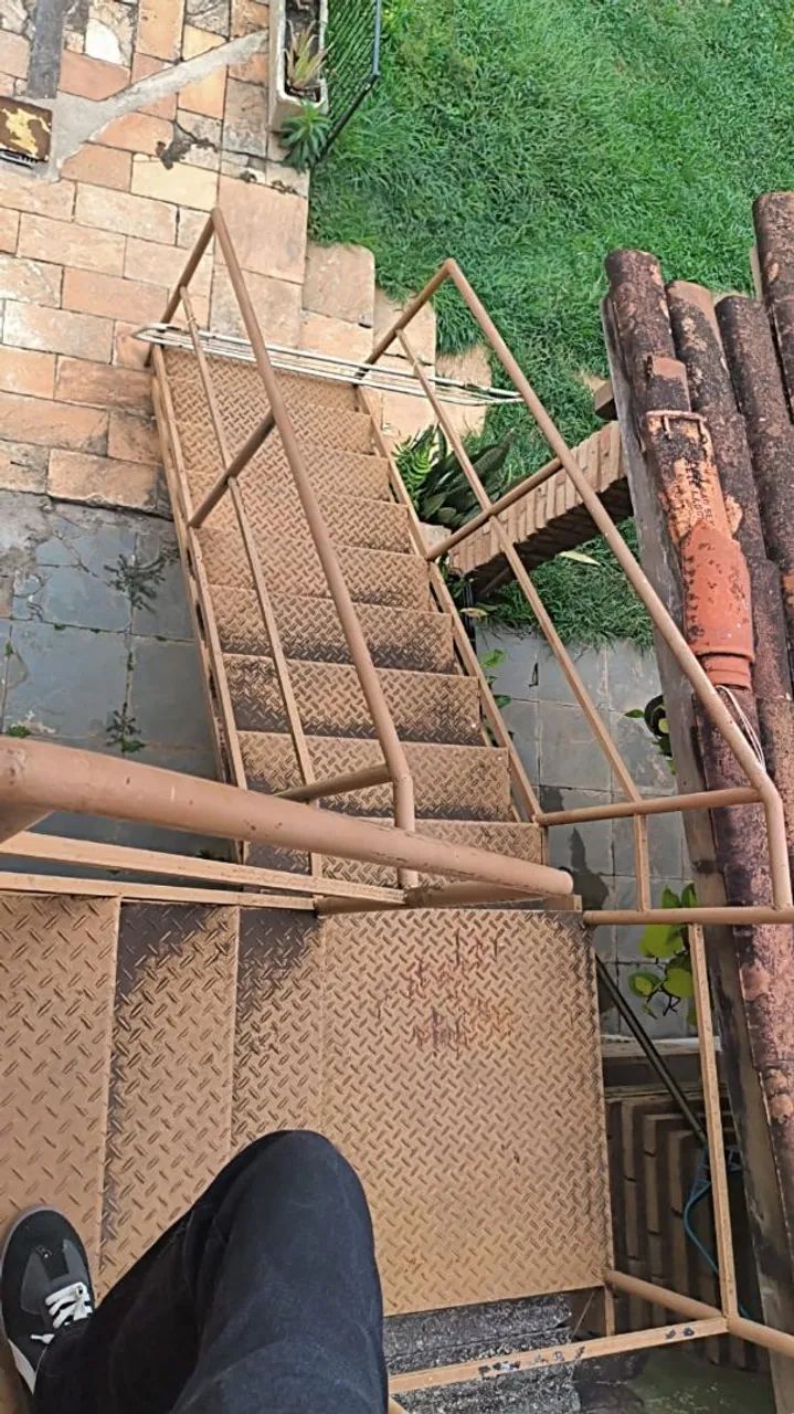 Escada de ferro ideal 2.80 altura  - Foto 2