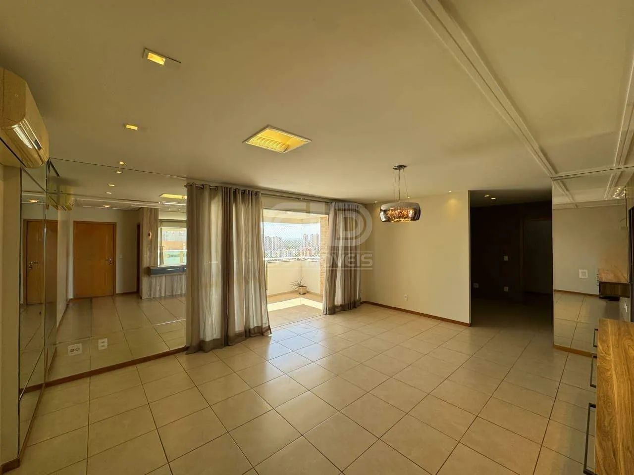 Apartamento com 3 Suítes no Edifício Torre de Valência