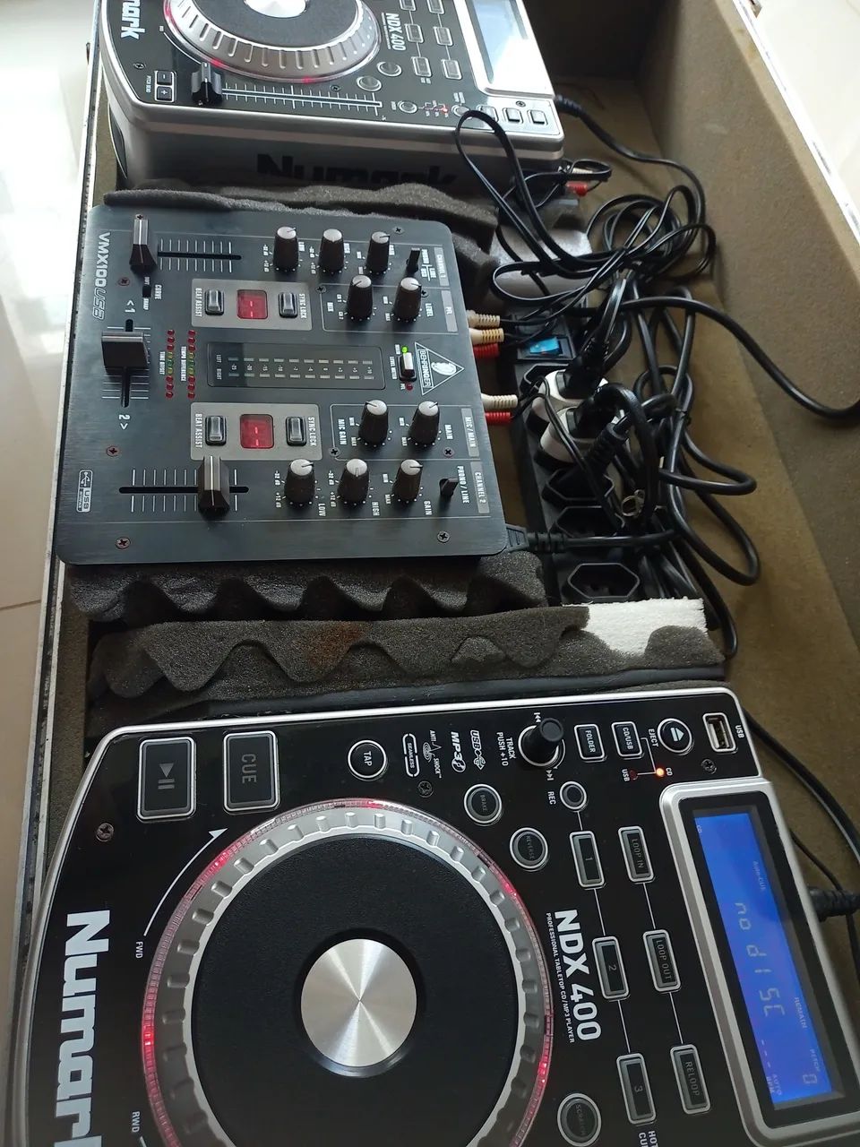 Par de cdjs Numarck e mixer Beheringer para DJs - Foto 2