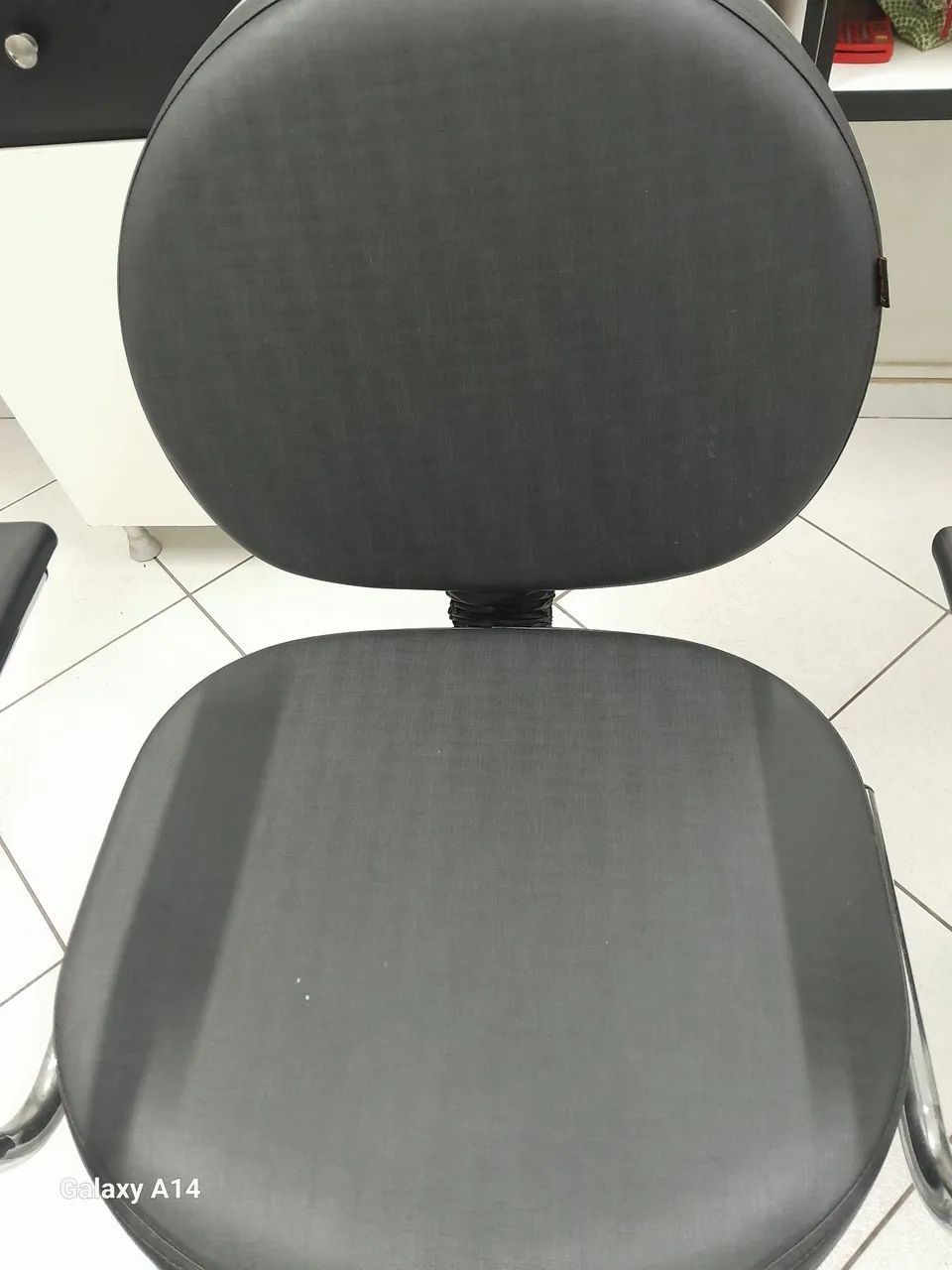 Vende-se  cadeira  para salão de beleza ou barbearia  - Foto 4