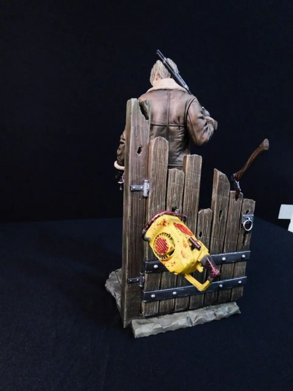 Figure Leon Kennedy de Resident Evil 4 - Foto 4