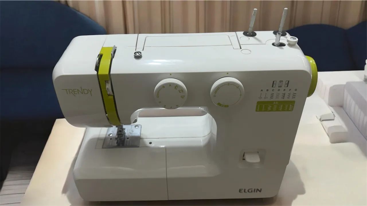 Vendo máquina de costura ELGIN TRENDY