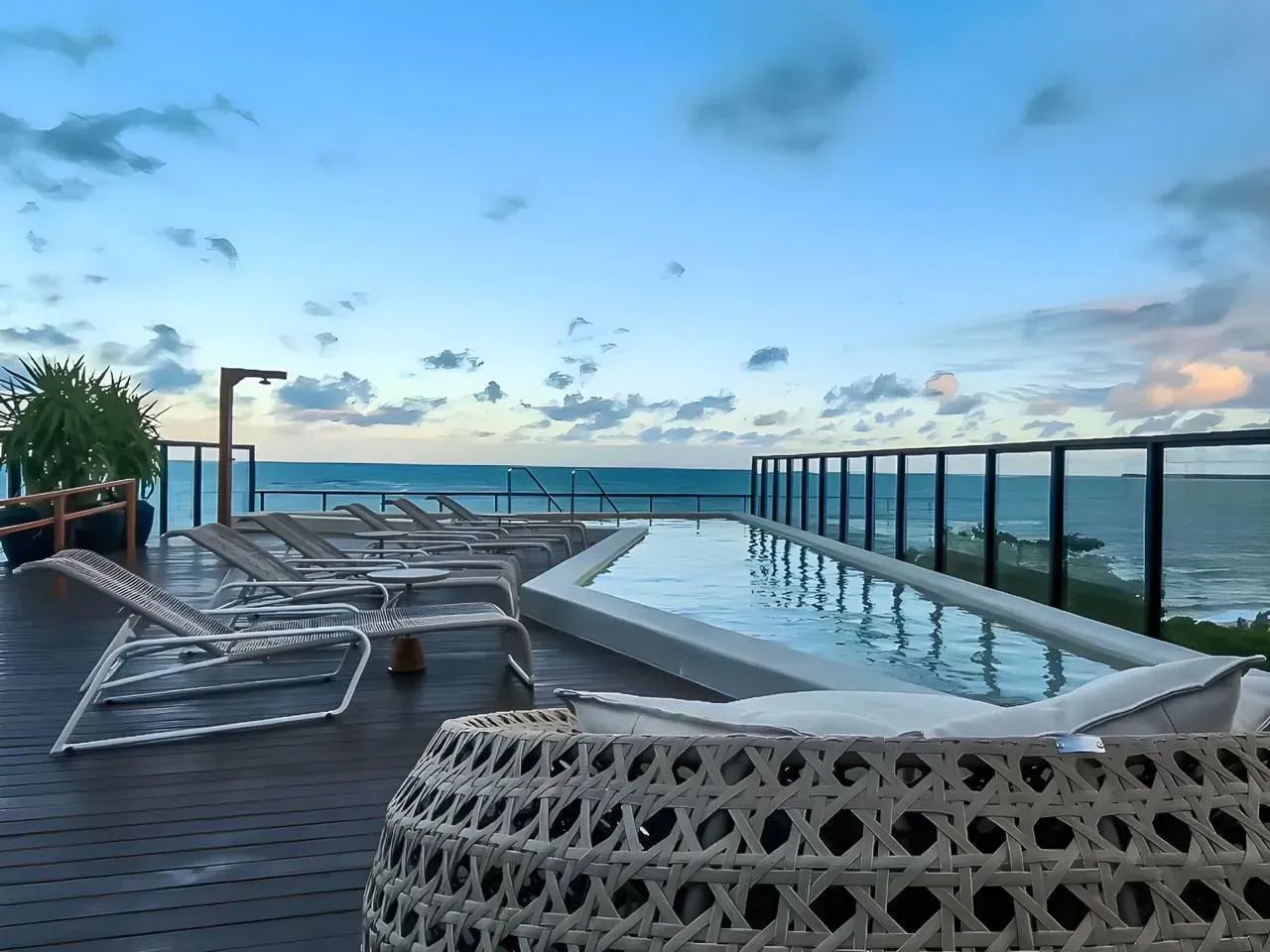 FLAT MOBILIADO PÉ NA AREIA JARDIM OCEANIA