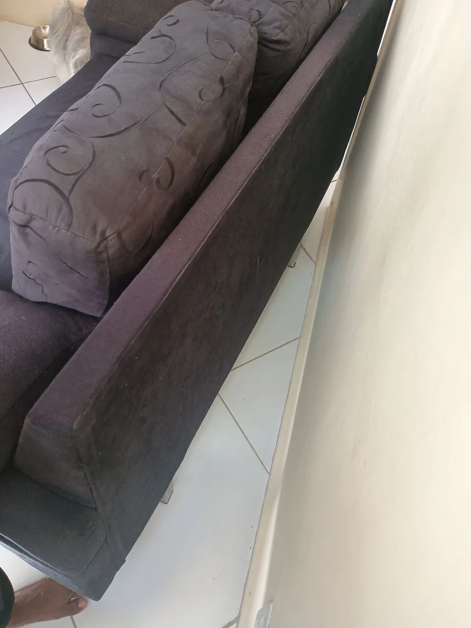 Sofá Preto almofadas maiores removíveis  - Foto 2