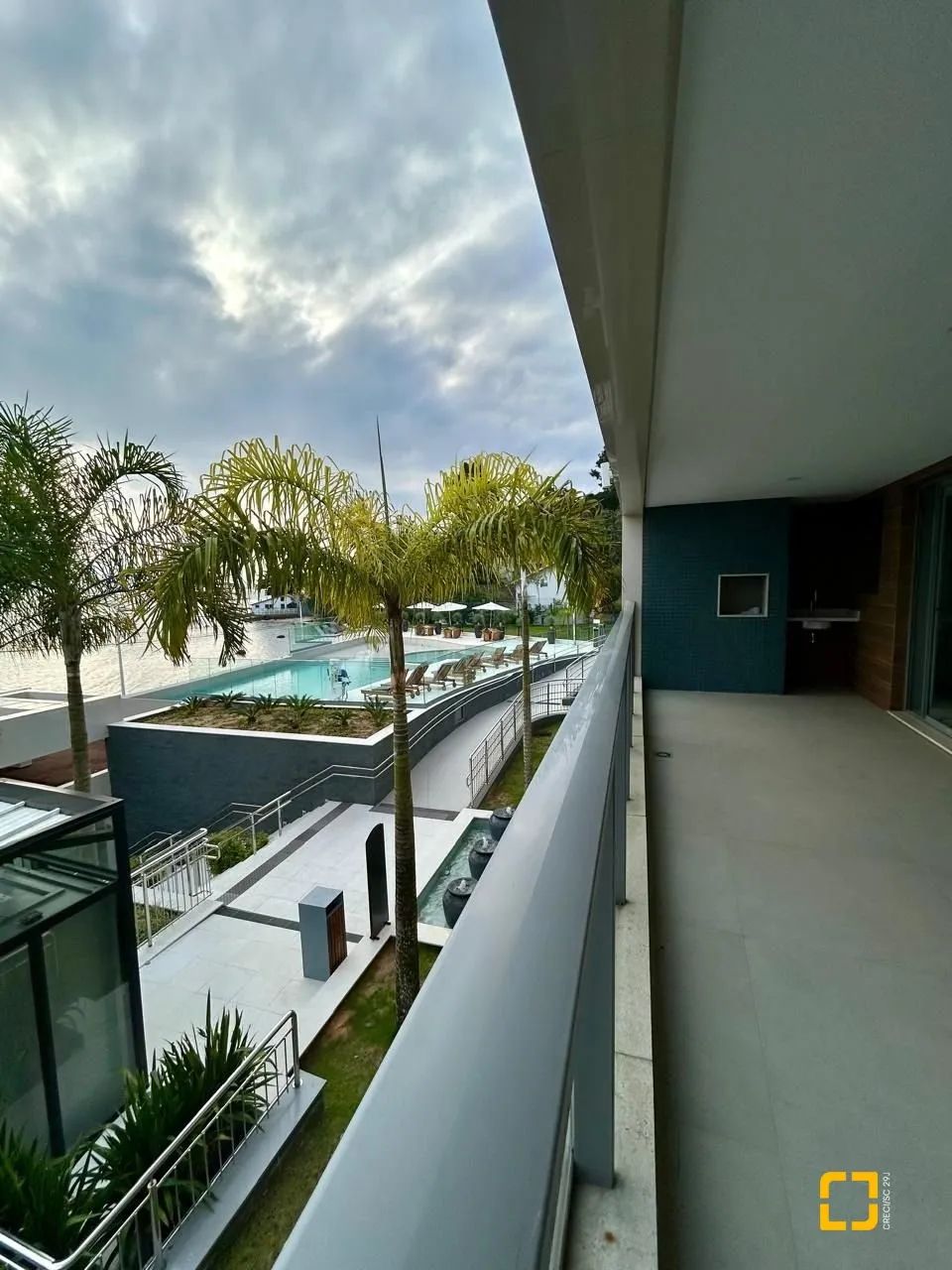 Apartamento 3 Suítes Cacupé