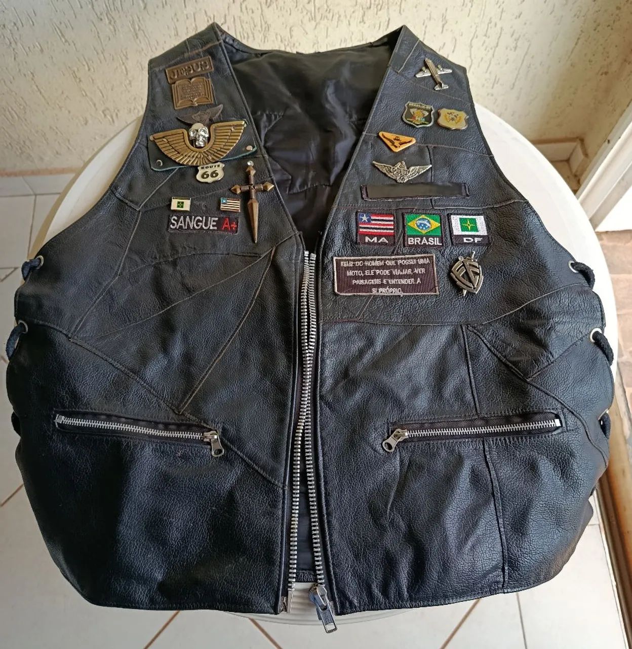 Colete em couro (personalizável)