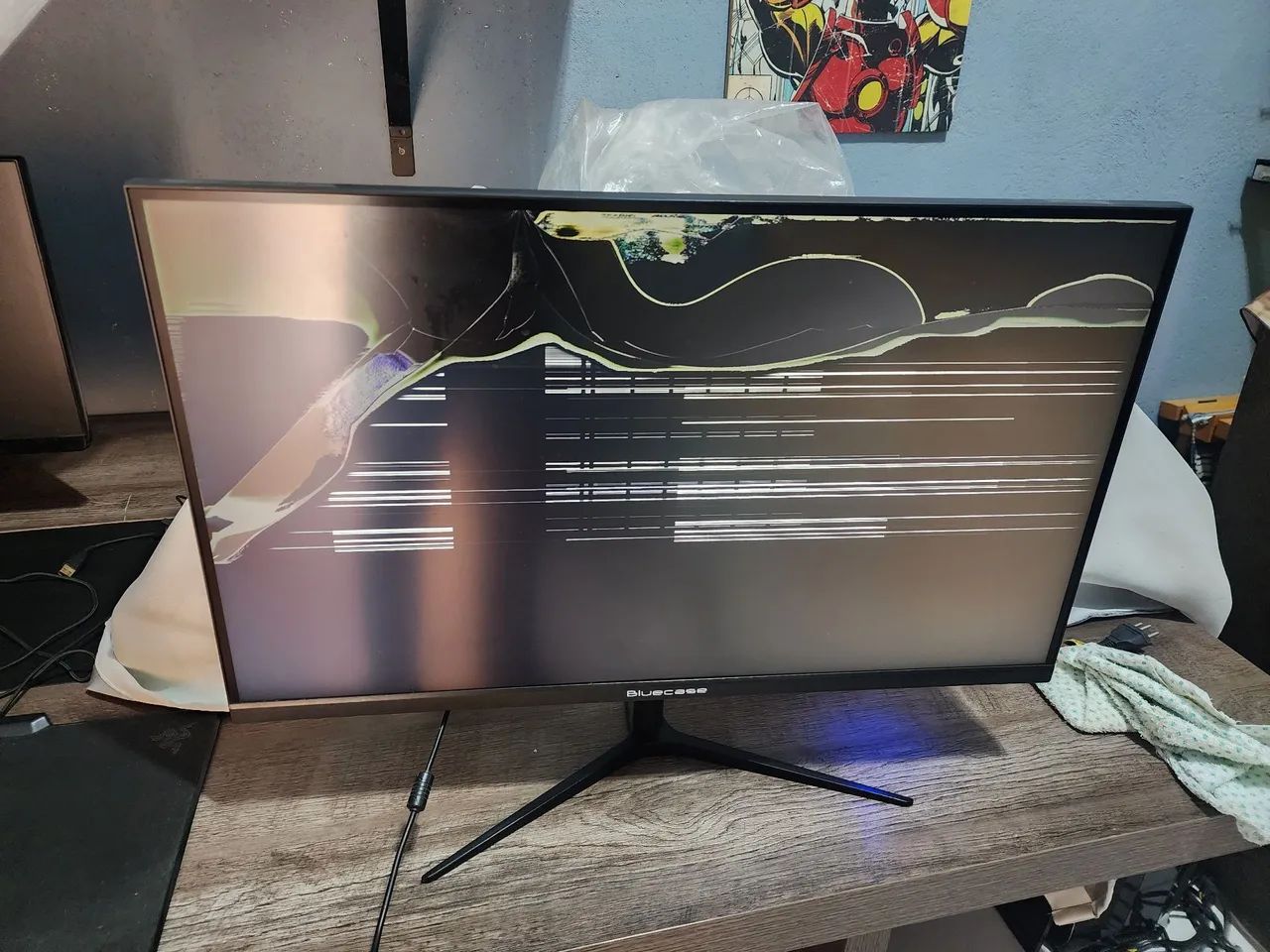 Monitor Bluecase 2k 27 polegadas  tela trincada 