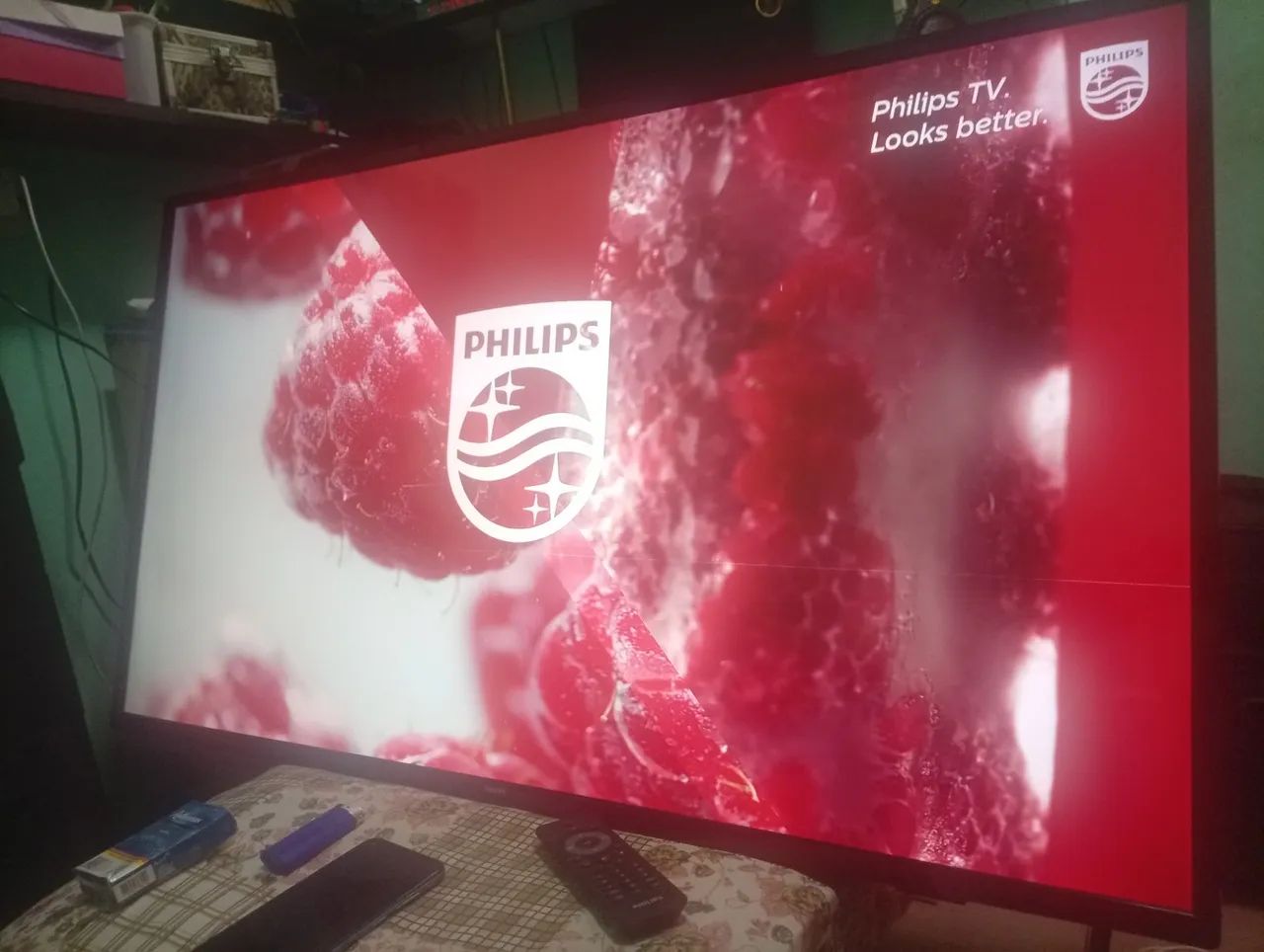 Vende se tv Philips 43 smart,um detalhe na tela uma linha fina porém não atrapalha em nada - Foto 3