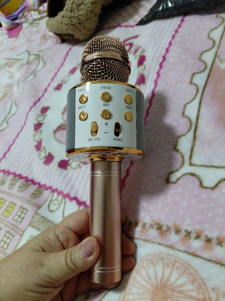 Microfone sem fio com diversas funções animadas R$ 20