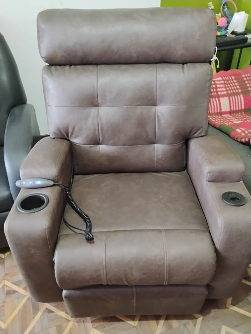 POLTRONA ARTICULADA ELÉTRICA- COM CONTROLE REMOTO E ELEVAÇÃO (LIFTING)- MUITO CONFORTÁVEL! - Foto 4