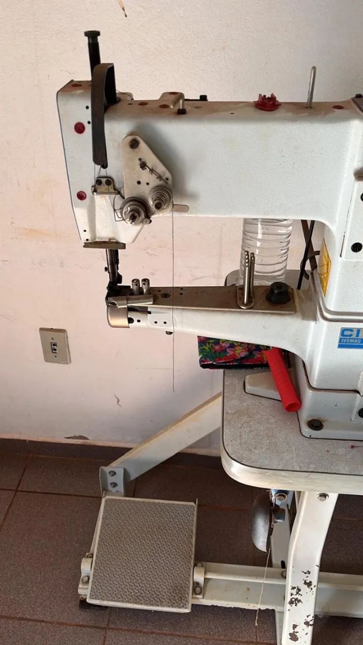 Máquina de costura couro