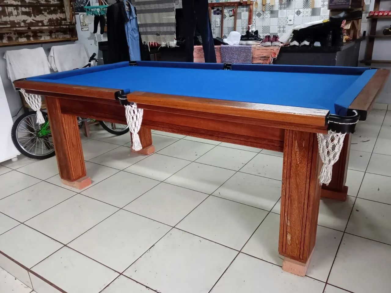 Vendo mesa de bilhardo semo nova