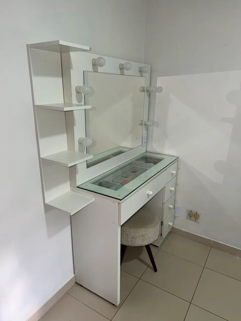 PENTEADEIRA CAMARIM MDF, COM PUFF E PRATELEIRA 