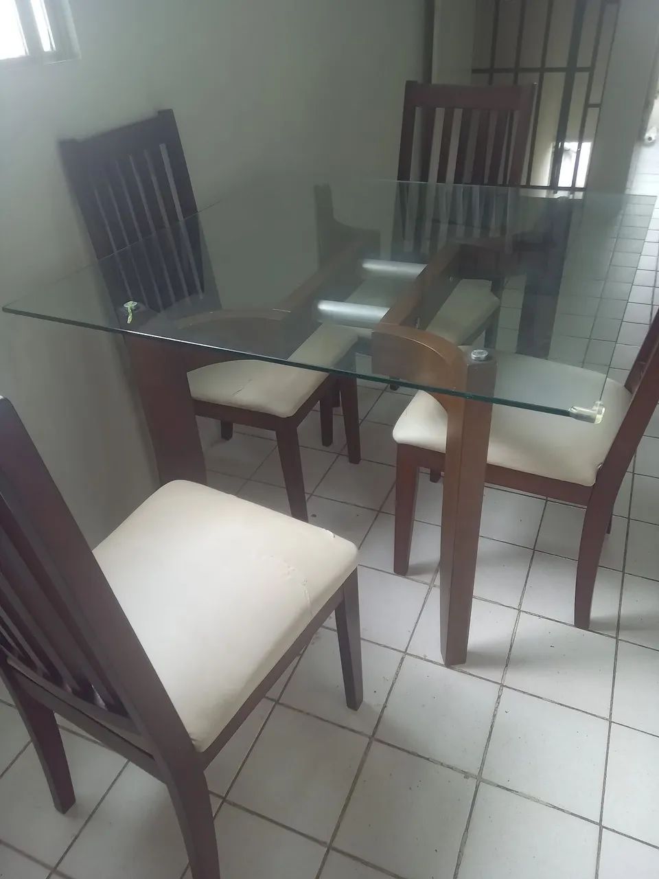 Vende se mesa com 4 cadeira - Foto 3