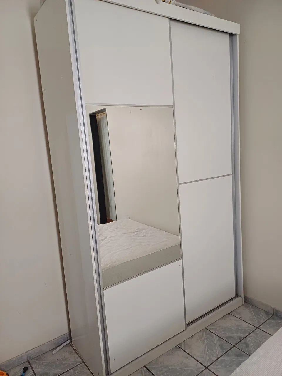 Guarda roupa porta de correr