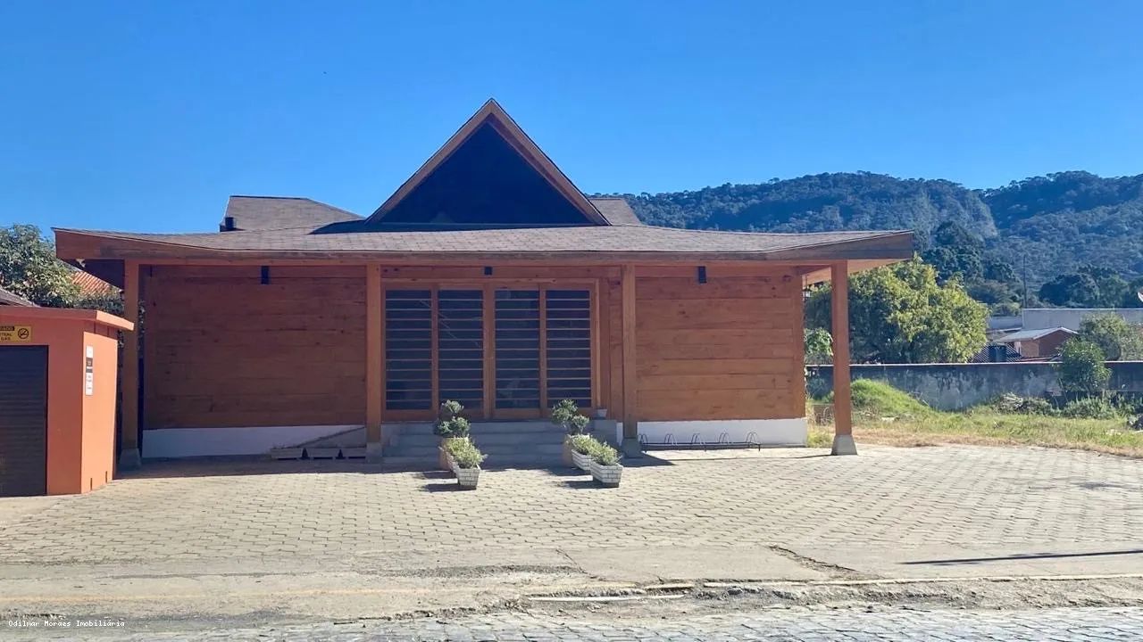Casa comercial com 1.250 m² no Centro de Urubici