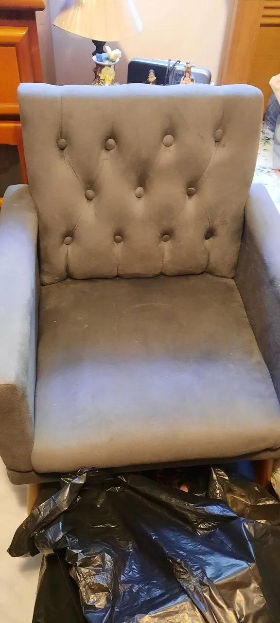 Cadeira de sala CINZA com puf de brinde