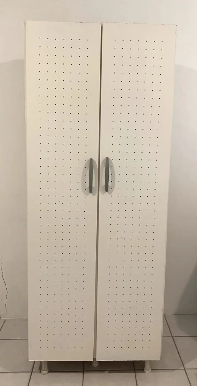 Armário multiuso alto, branco, com duas portas