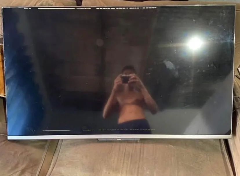 VENDO UMA TV TCL DE 50 POLEGADAS  PRA QUEM QUER AJEITAR  - Foto 2