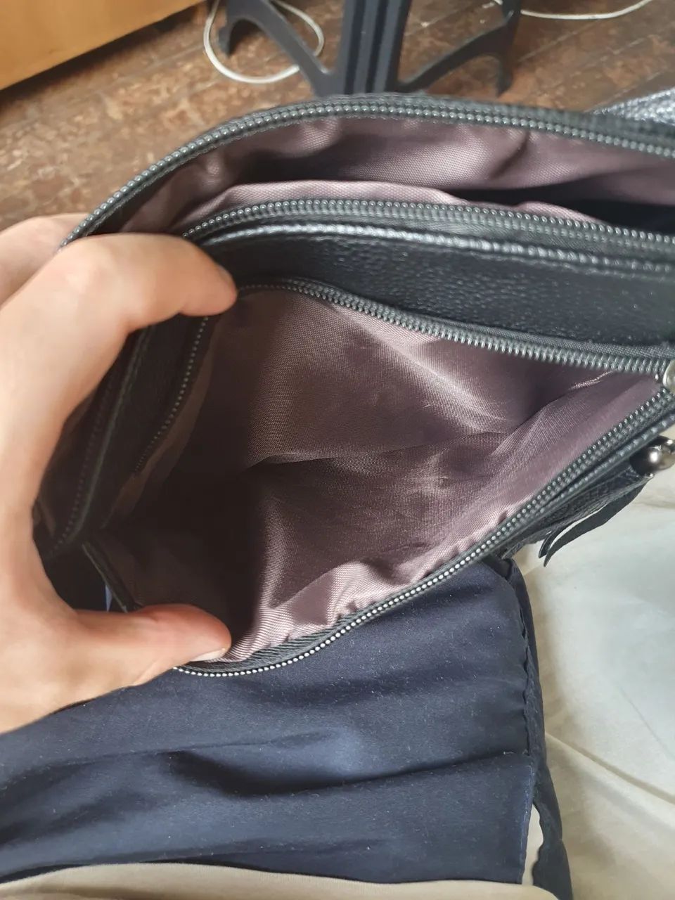 BOLSA PRETA FEMININA COM PORTA MOEDA - Foto 5