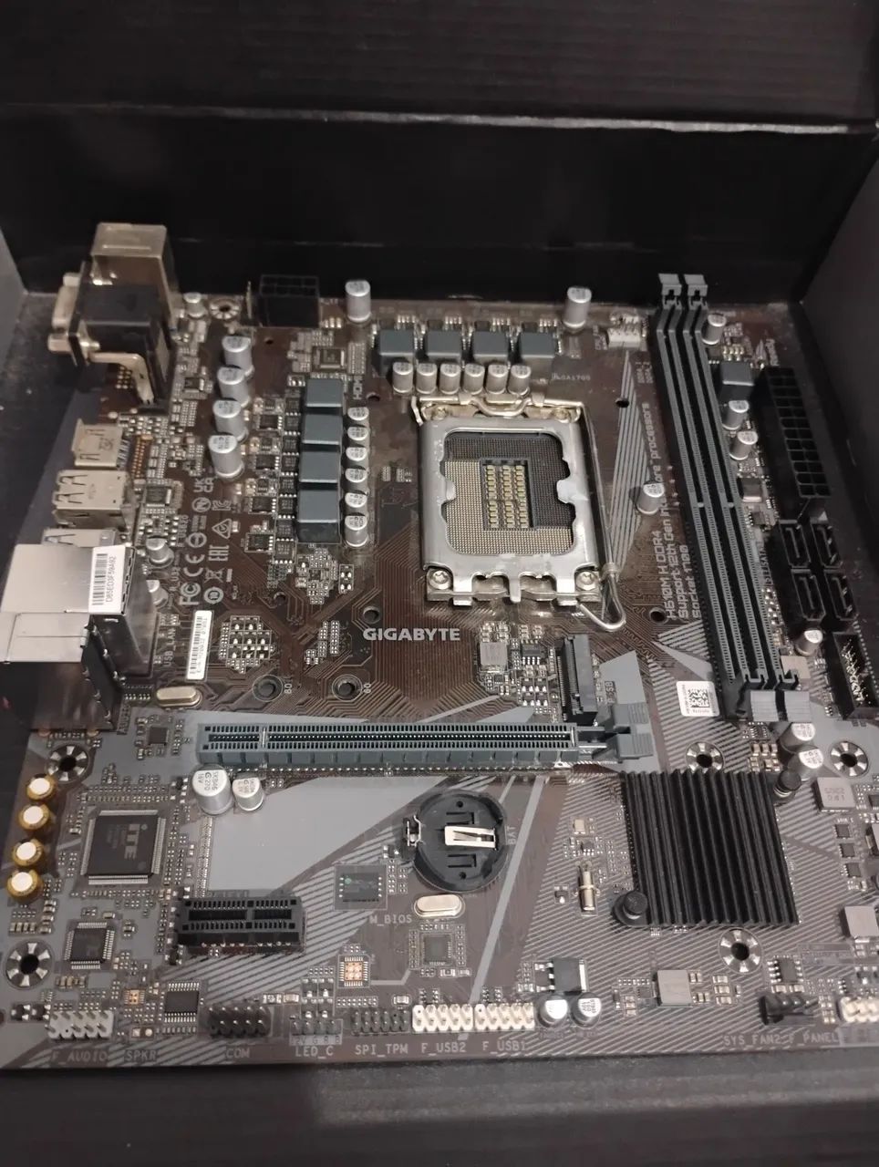 Placa mãe h610m (com defeito)